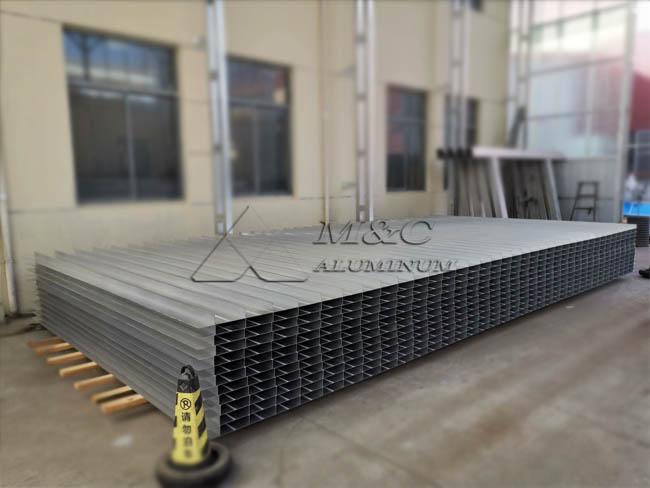 Marine wide-width aluminum alloy friction stir welding ribbed deck, hoarding, roof